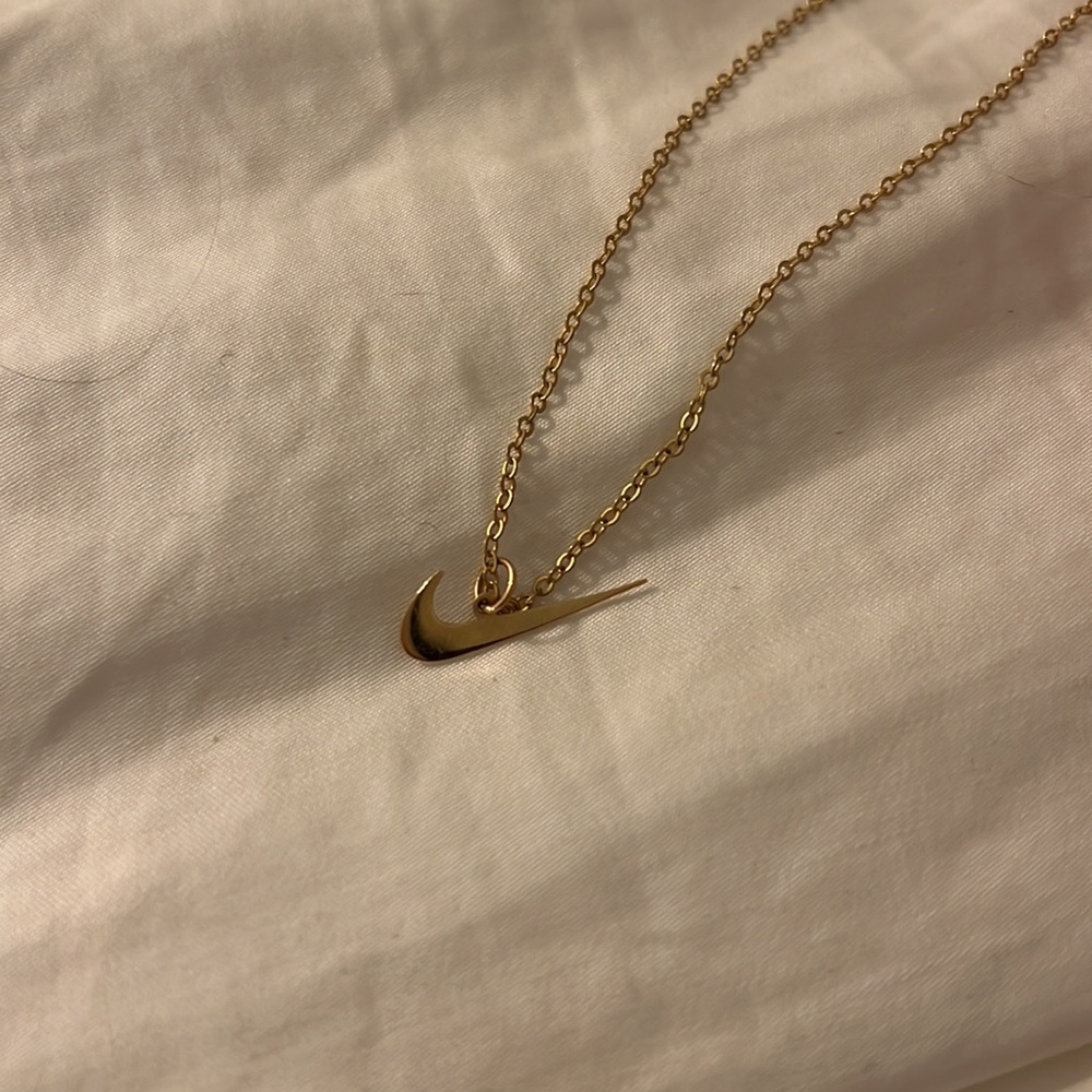 14K Nike Swoosh pendant necklace